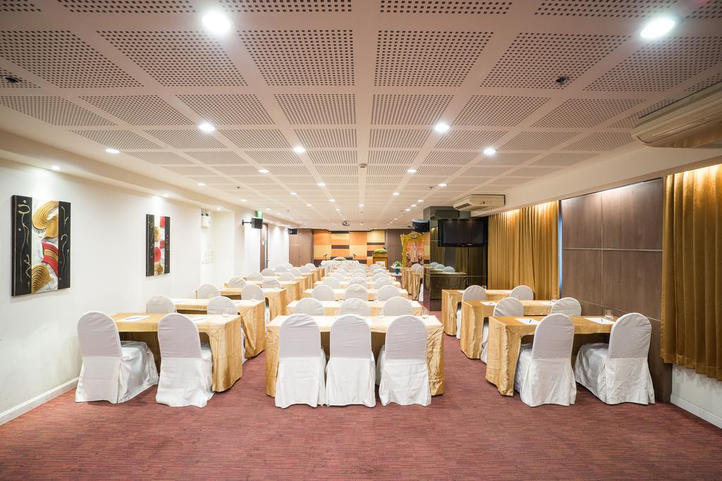 Beyond Suite Bangkok Exterior photo