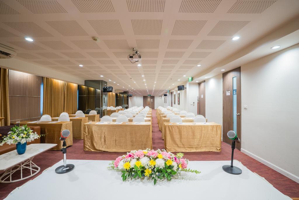 Beyond Suite Bangkok Exterior photo